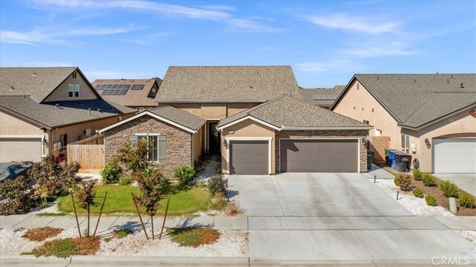 Attached, Exterior, Facade, Solar Panels, Mediterranean