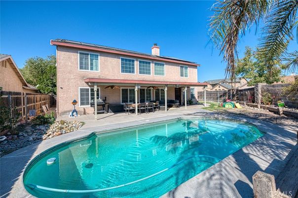 Exterior, Pool