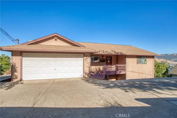 Attached, Exterior, Facade, Ranch
