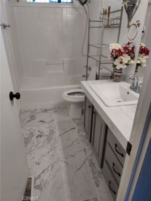 Bathroom, Interior, Marble, Tile Countertops