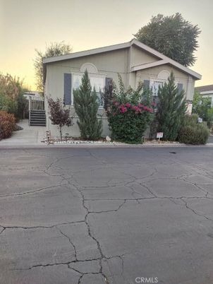 Exterior, Facade, Ranch
