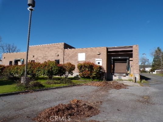 Attached, Exterior, Facade, Brick Facade, Modern