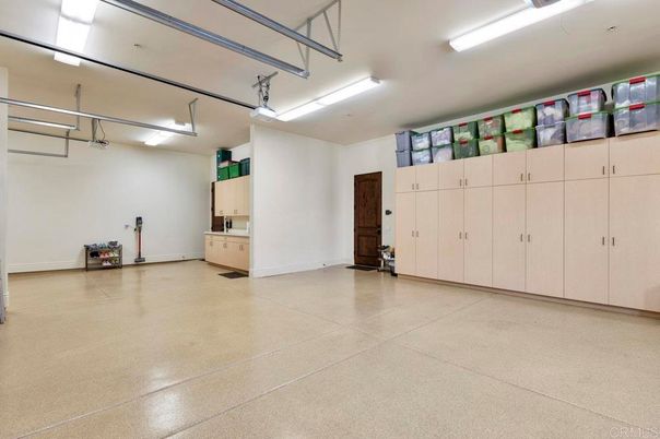 Garage, Interior