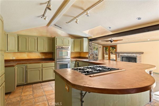 Fireplace, Interior, Kitchen, Recessed Lighting