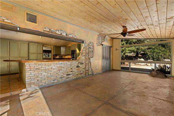 Empty room, Interior, Wooden Ceilings