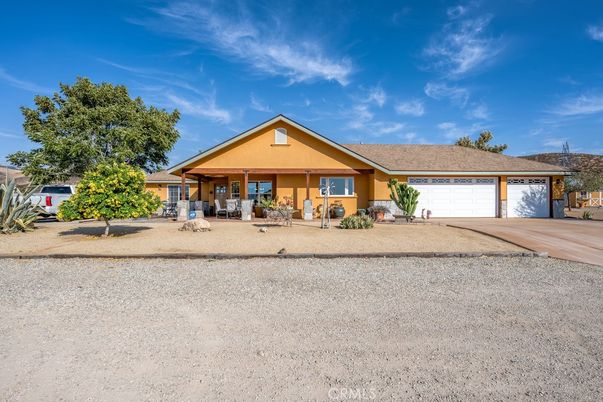 Attached, Exterior, Facade, Ranch