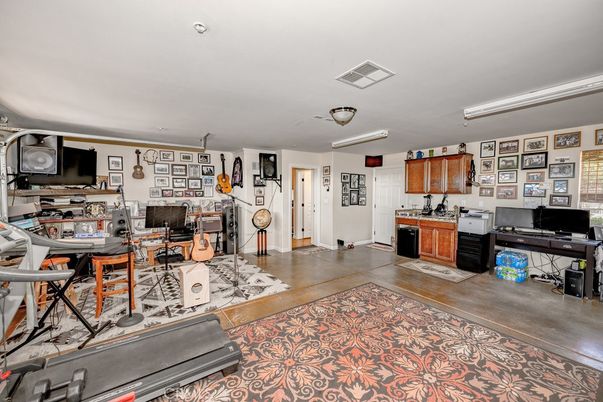 Home Office, Interior