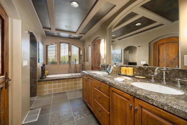 Bathroom, Dual Sink Vanities, Interior, Recessed Lighting