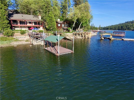 Exterior, Lake