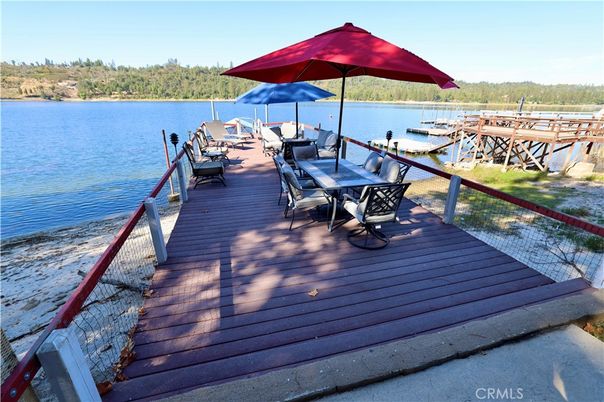 Exterior, Lake