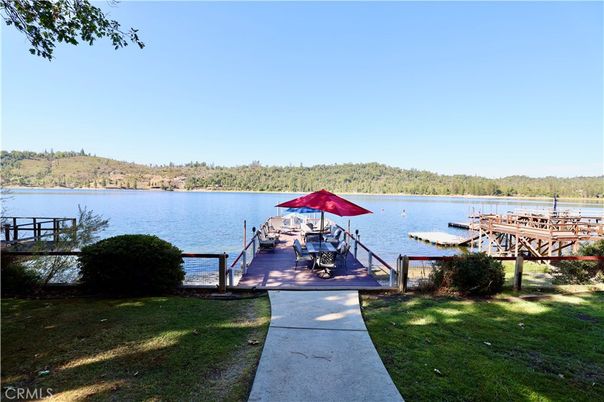 Exterior, Lake