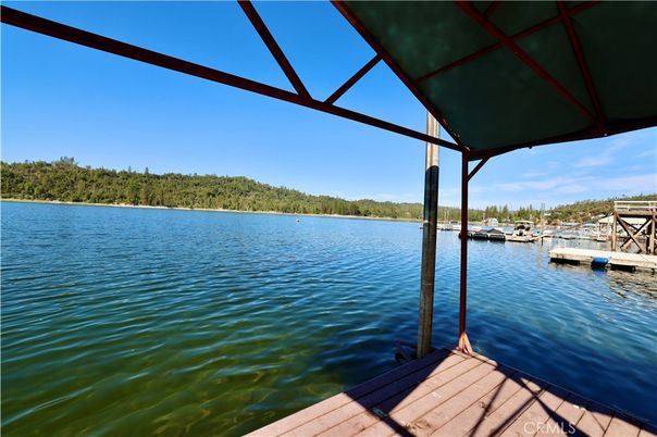 Exterior, Lake