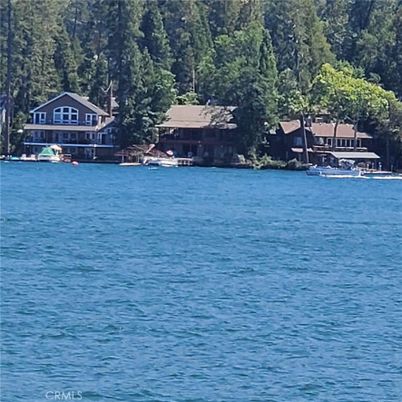 Exterior, Lake