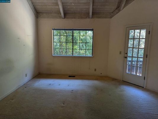 Empty room, Interior, Wooden Beams, Wooden Ceilings