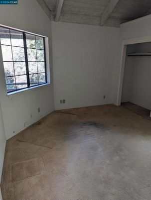 Empty room, Interior, Wooden Ceilings