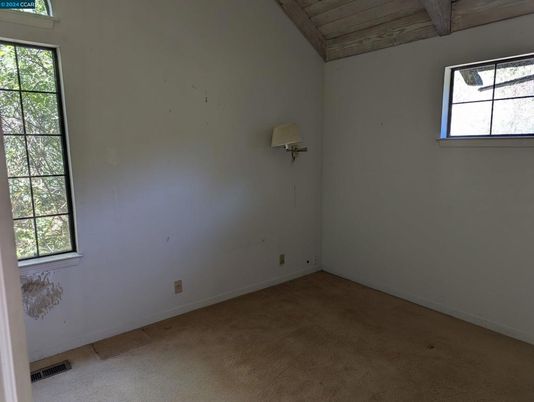 Empty room, Interior, Wooden Ceilings
