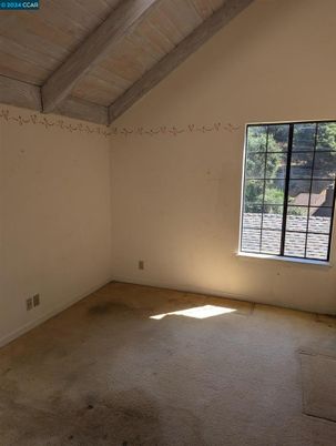 Empty room, Interior, Wooden Beams, Wooden Ceilings