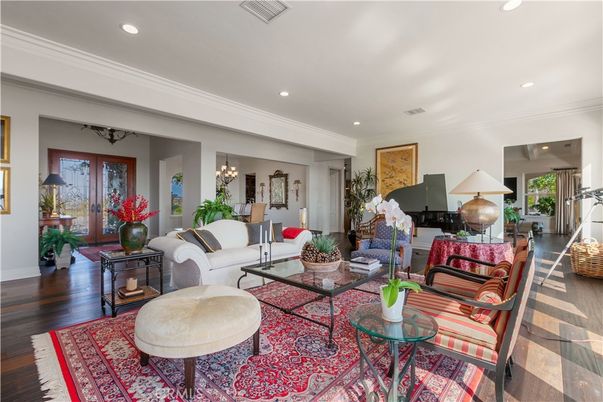 Chandelier, Interior, Living room, Recessed Lighting, Wood Texture Flooring