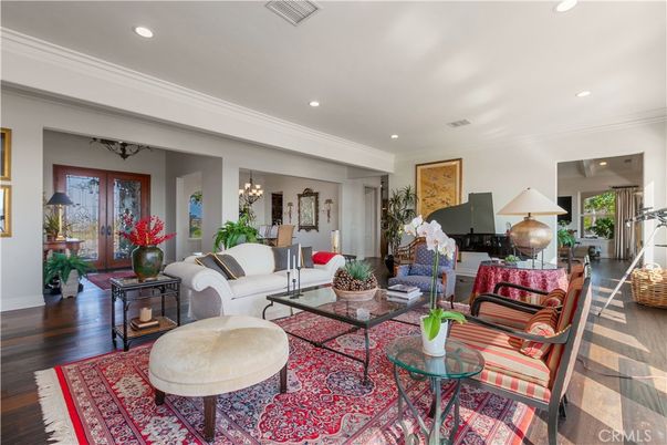 Chandelier, Interior, Living room, Recessed Lighting, Wood Texture Flooring
