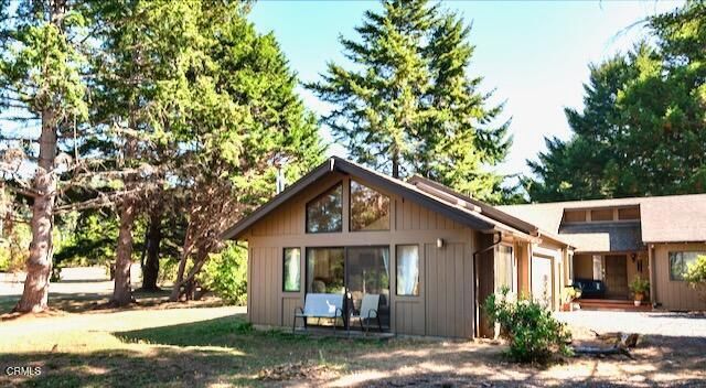 Backyard, Exterior, Facade, Ranch