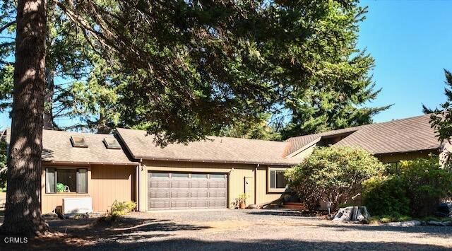 Attached, Exterior, Facade, Ranch