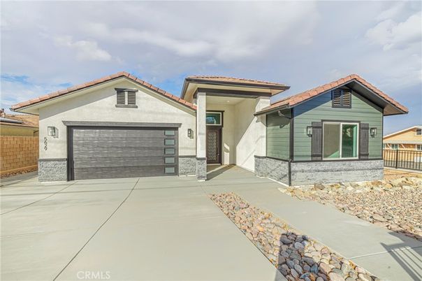 Attached, Exterior, Facade, Mediterranean
