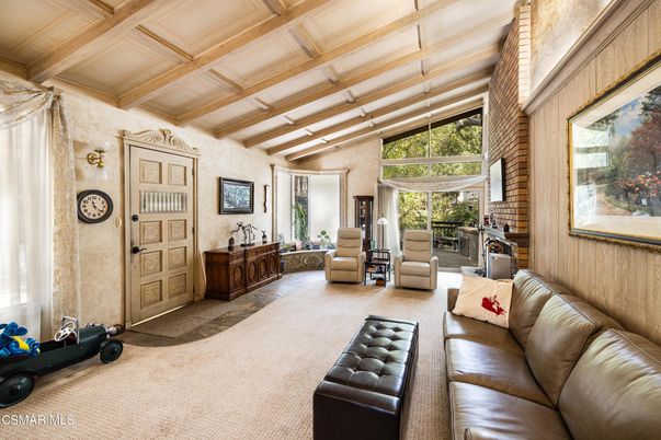 Fitness Equipment, Interior, Living room, Wooden Beams