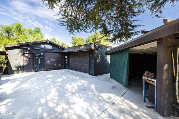 Detached Garage, Exterior