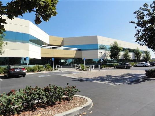 Exterior, Facade, Modern