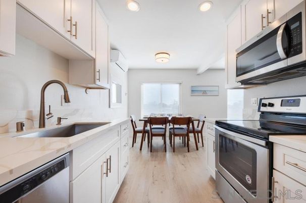 Dining room, Interior, Kitchen, Recessed Lighting, Wood Texture Flooring