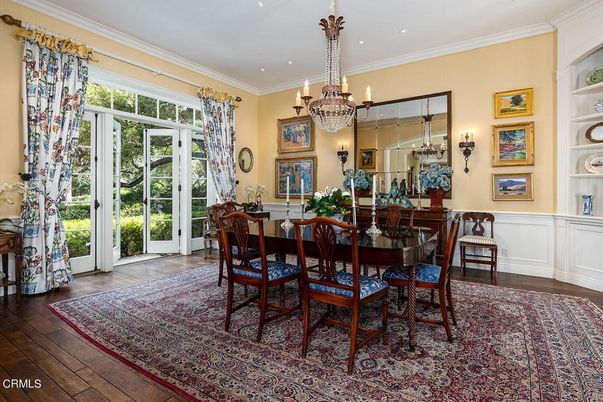 Chandelier, Dining room, Interior, Recessed Lighting, Wood Texture Flooring