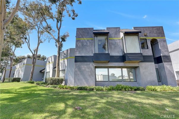 Backyard, Exterior, Facade, Modern