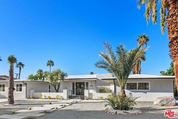 Exterior, Facade, Ranch