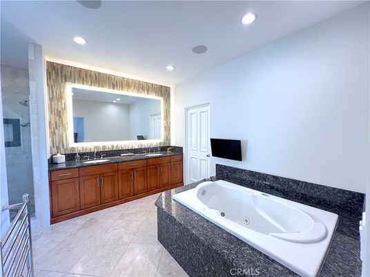 Bathroom, Dual Sink Vanities, Interior, Recessed Lighting