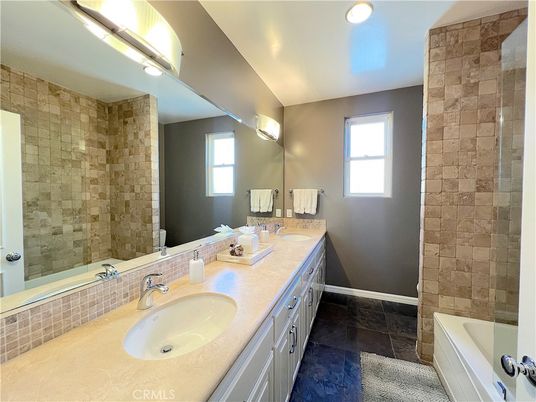 Bathroom, Dual Sink Vanities, Interior, Recessed Lighting