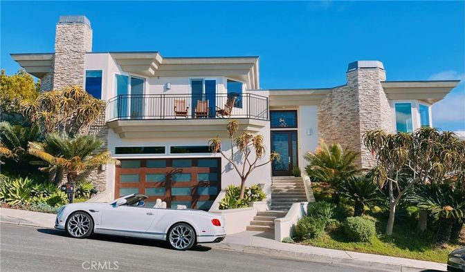 Attached, Exterior, Facade, Modern