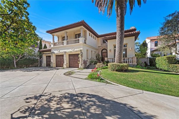 Attached, Exterior, Facade, Mediterranean