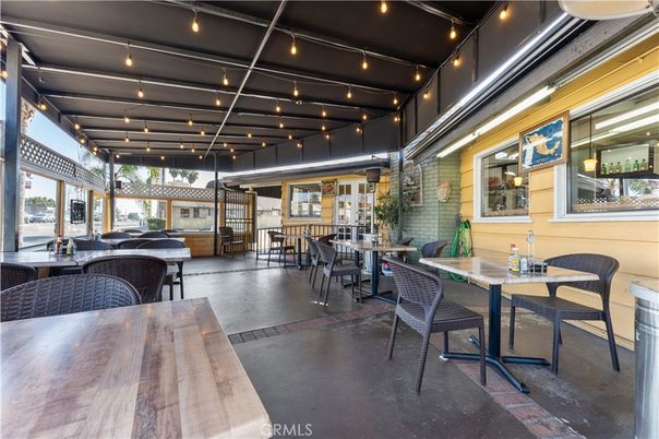 Dining room, Exterior, Pendant Lights