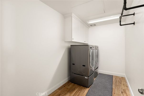 Interior, Washer, Wood Texture Flooring