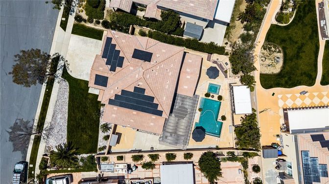 Exterior, Drone