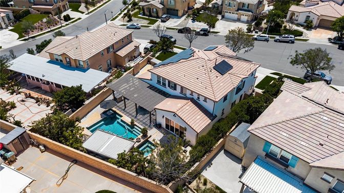 Exterior, Drone
