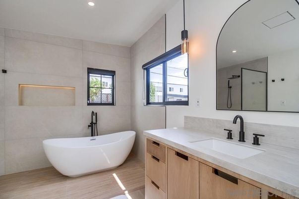 Bathroom, Dual Sink Vanities, Free Standing Baths, Interior, Recessed Lighting