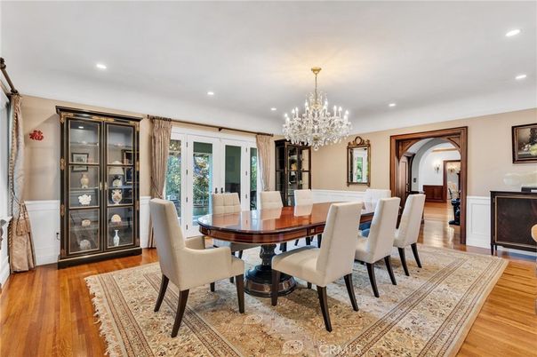 Chandelier, Dining room, Interior, Recessed Lighting, Wood Texture Flooring