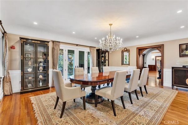 Chandelier, Dining room, Interior, Recessed Lighting, Wood Texture Flooring