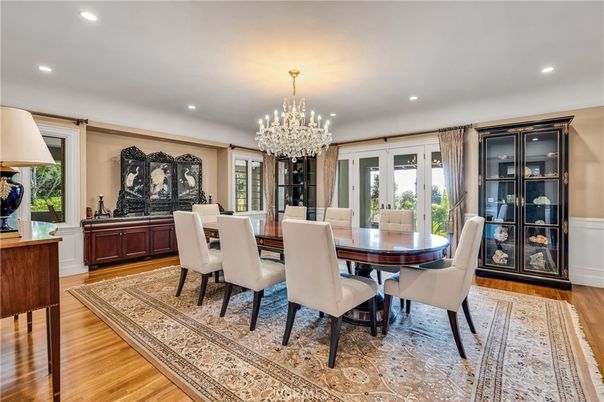 Chandelier, Dining room, Interior, Recessed Lighting, Wood Texture Flooring