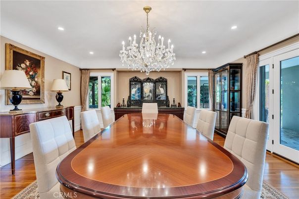 Chandelier, Dining room, Interior, Recessed Lighting, Wood Texture Flooring
