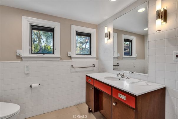 Bathroom, Interior, Recessed Lighting