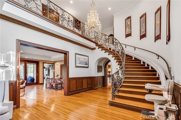 Chandelier, Dining room, Interior, Recessed Lighting, Wood Texture Flooring