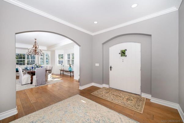Chandelier, Dining room, Interior, Recessed Lighting, Wood Texture Flooring