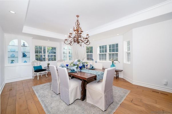 Chandelier, Dining room, Interior, Recessed Lighting, Wood Texture Flooring